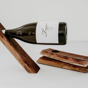 Egyensúly bortartó vörösboros hordódongából